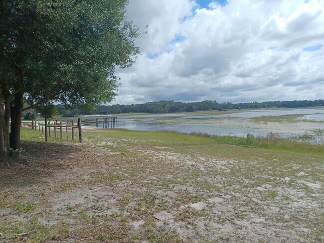 Building Photo - Beautiful 2 BR 1 BA Lakefront View Rental ...