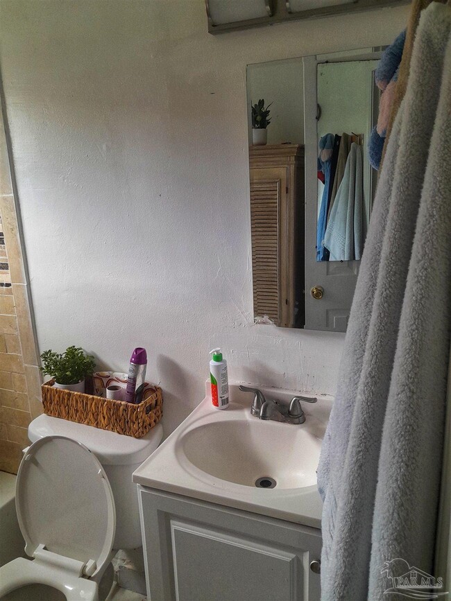 Building Photo - 1018 N F St