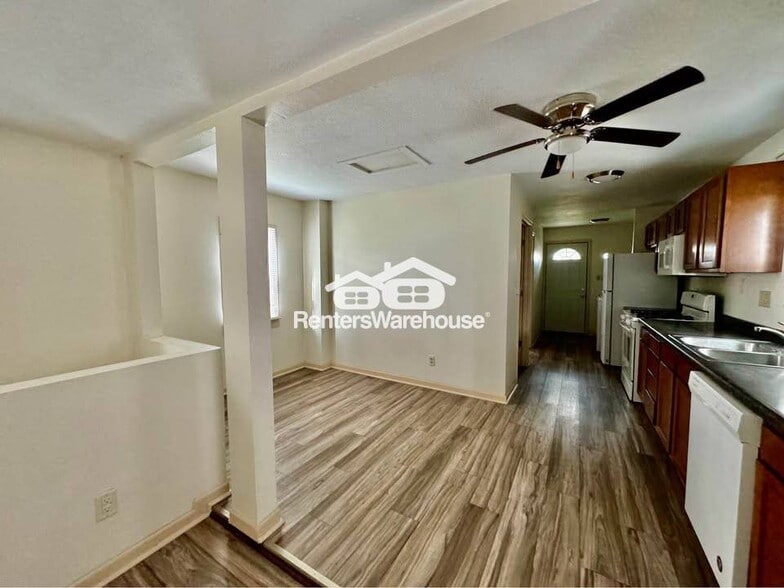 Building Photo - 703 Prairie St