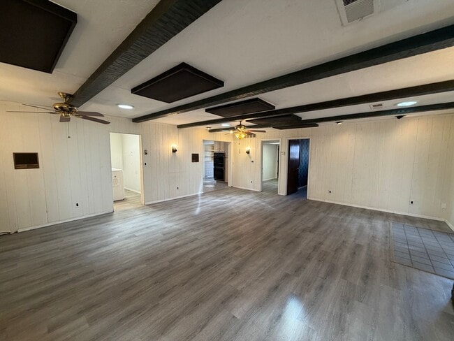 Building Photo - 2,800Sq Foot, 5 Bedroom Single Story Home Available Near Eubank Blvd NE & Copper Ave NE!