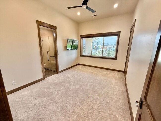 Building Photo - Luxury Golf Retreat in Berthoud with Breat...