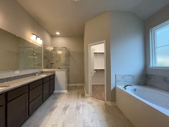 Building Photo - 7519 Broadmoor Cv