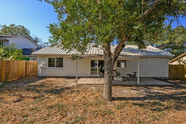 Building Photo - 1114 Stoneoak Ln