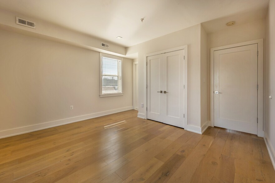 Building Photo - 5110 Fort Totten Dr NE