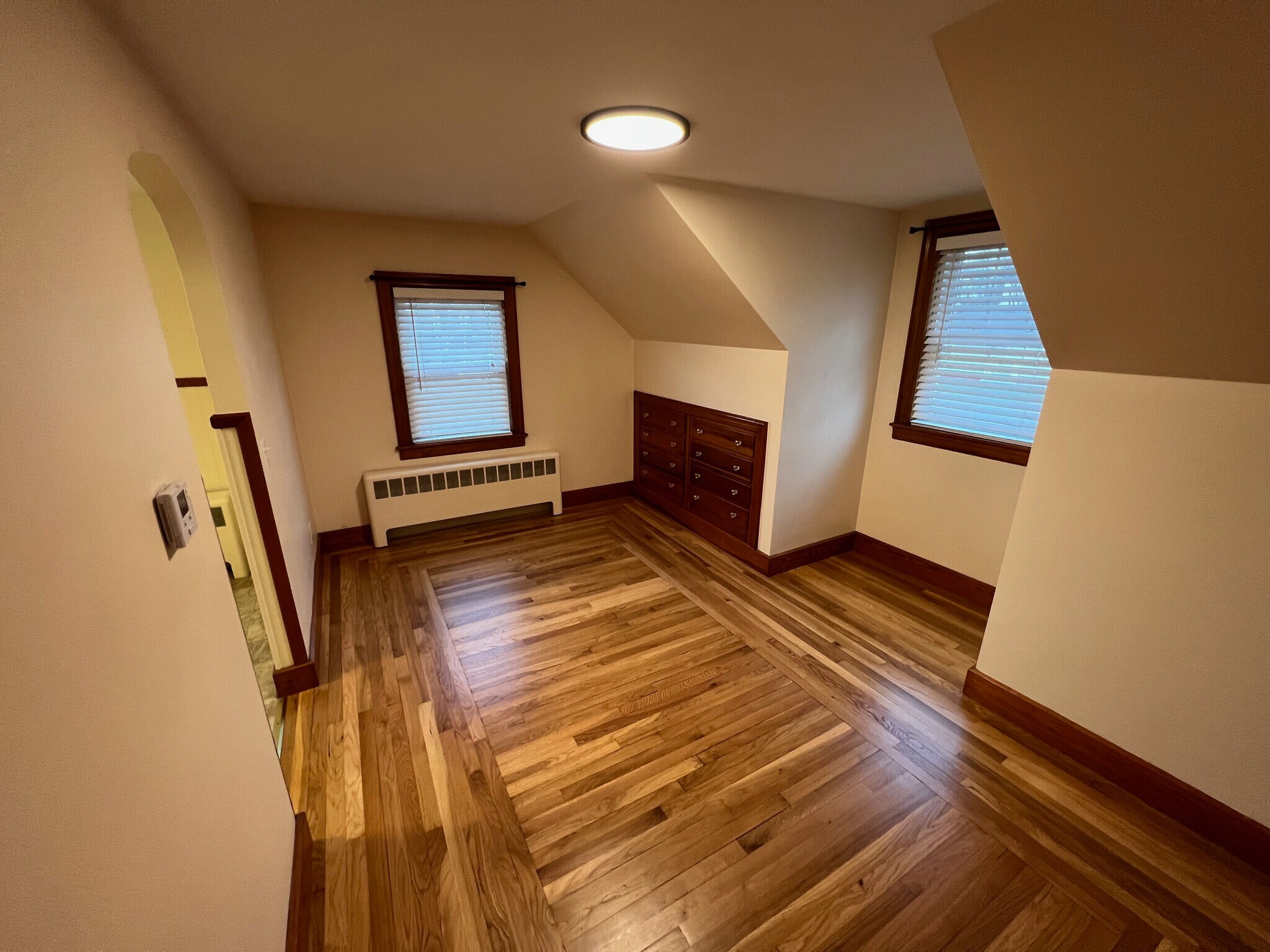 Building Photo - 964 Wellington Rd