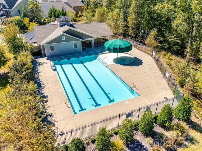 Building Photo - 1412 Bramblewood Dr