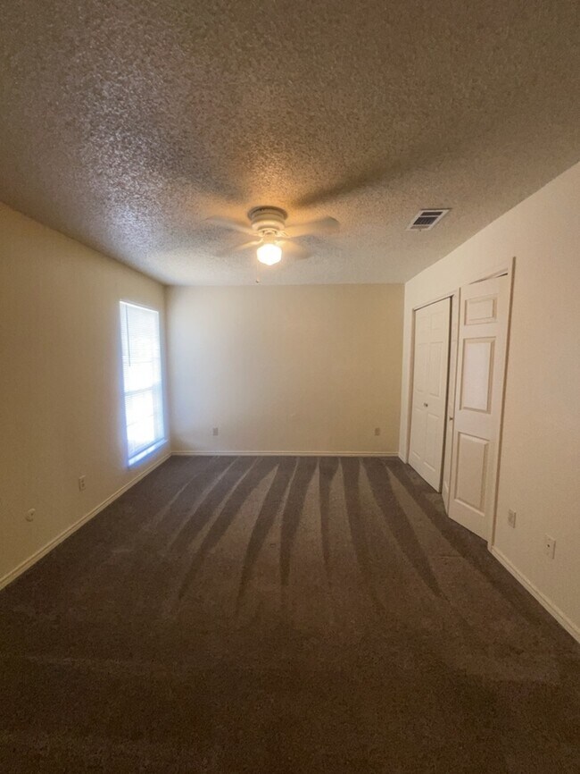 Building Photo - Arlington 3/2.5/2 duplex Ready for move in