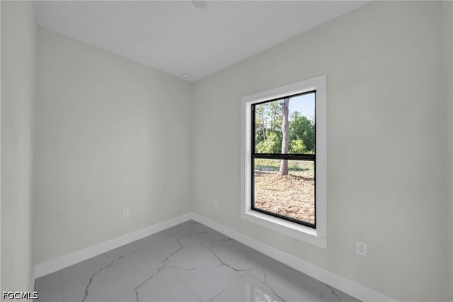 Building Photo - 636 Ladd St