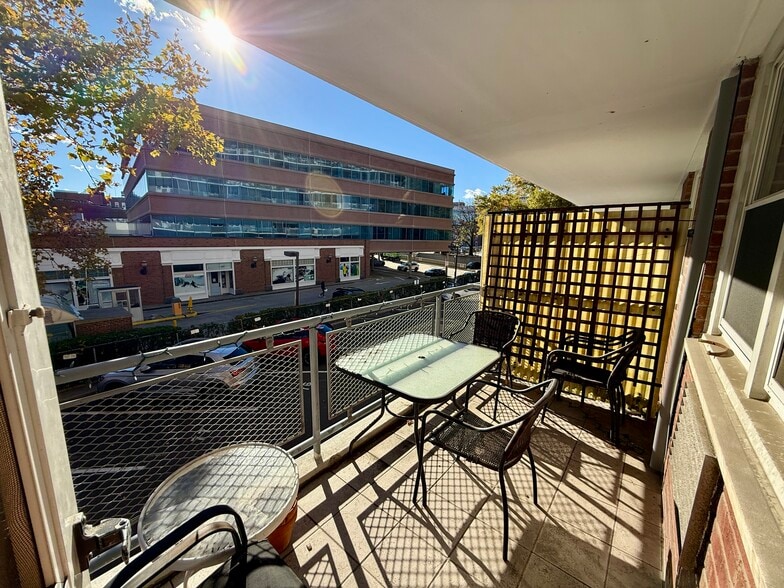 Building Photo - 444 Bedford St