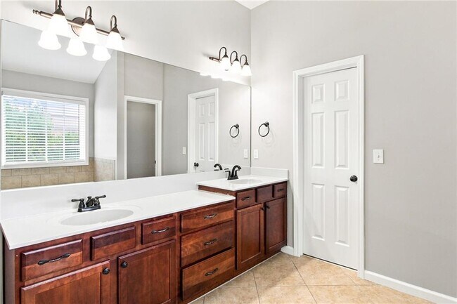 Building Photo - 3847 Lake Sanctuary Way