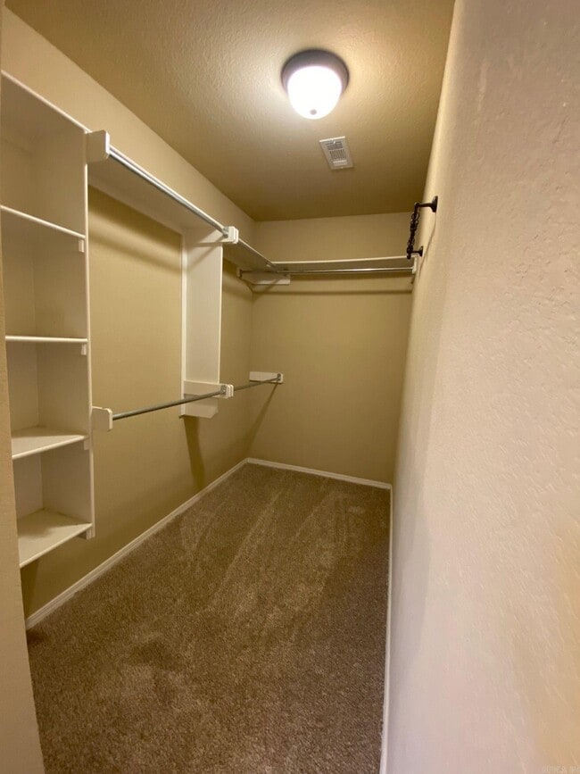 Building Photo - 2633 Chapel Creek Dr