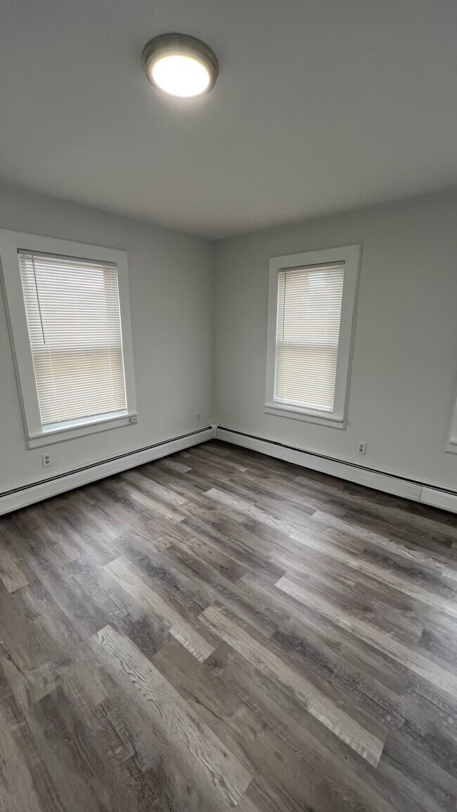 Building Photo - 161 N Main St