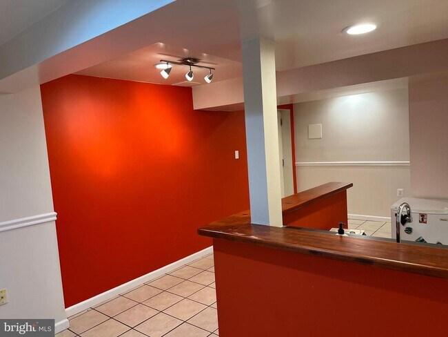 Building Photo - 9502 Tregaron Pl