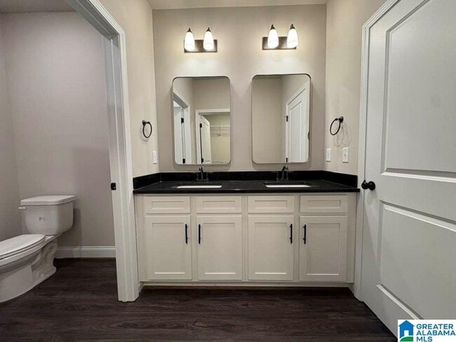 Building Photo - 4401 Lennox Pl