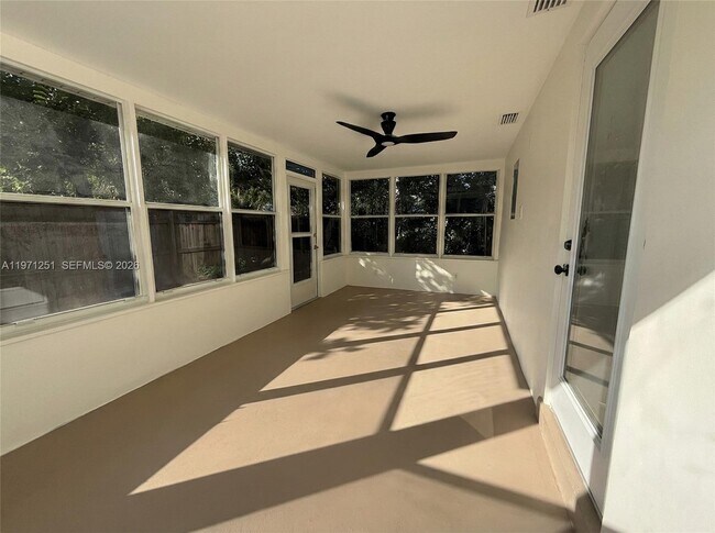 Building Photo - 1701 SW 13th Ct