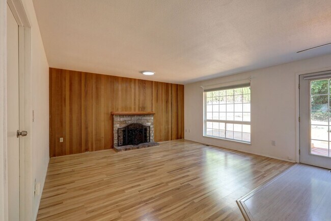 Building Photo - 10028 NE 139th St