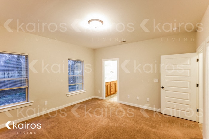 Building Photo - 611 White Oak Cir