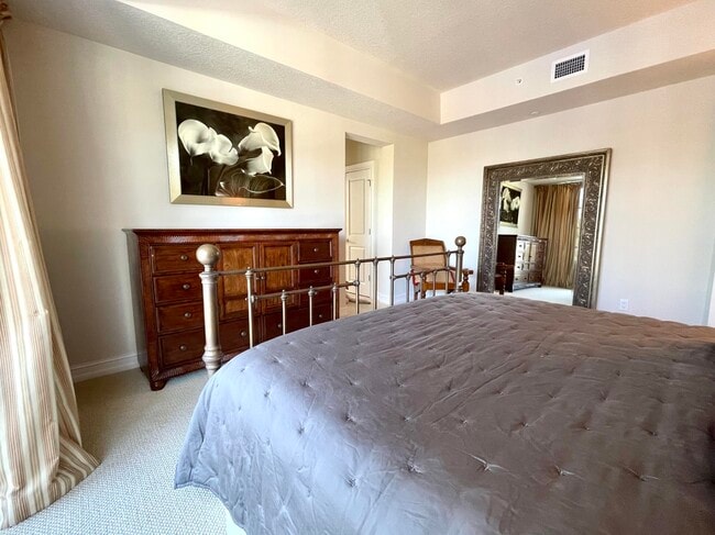Building Photo - 431 Bay Colony Dr N