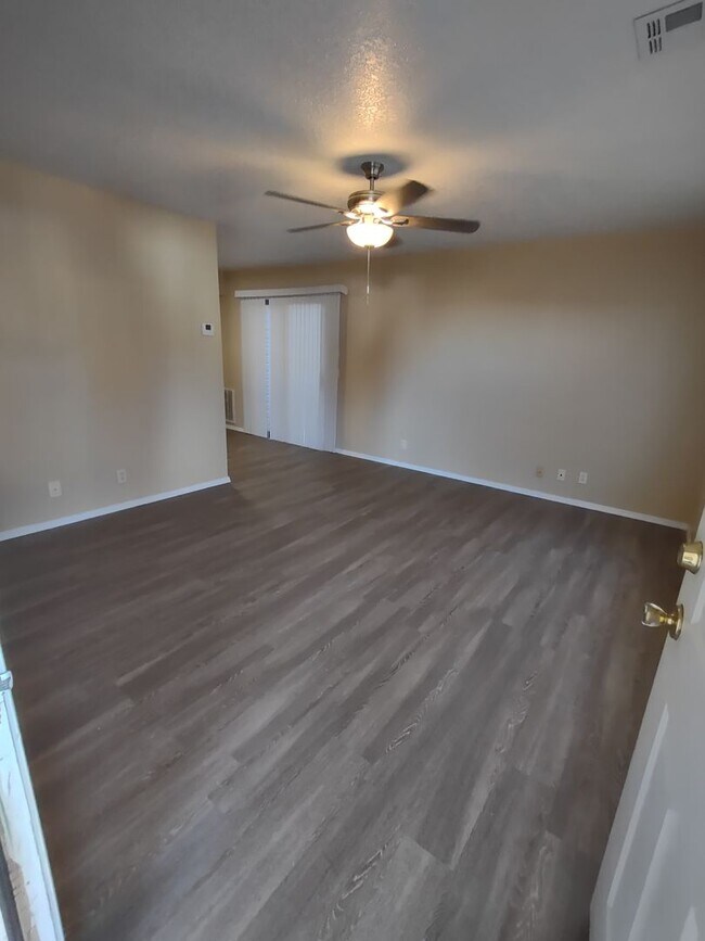 Building Photo - Magnolia Townhome