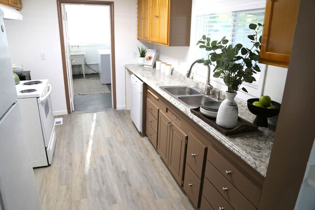 Building Photo - 2bed/1bath with a shop
