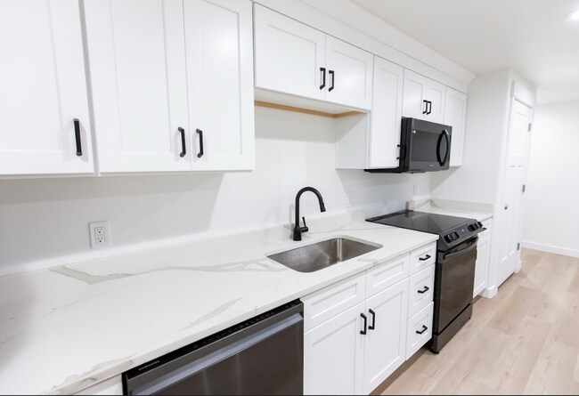 Building Photo - 1062 N Highpass Dr