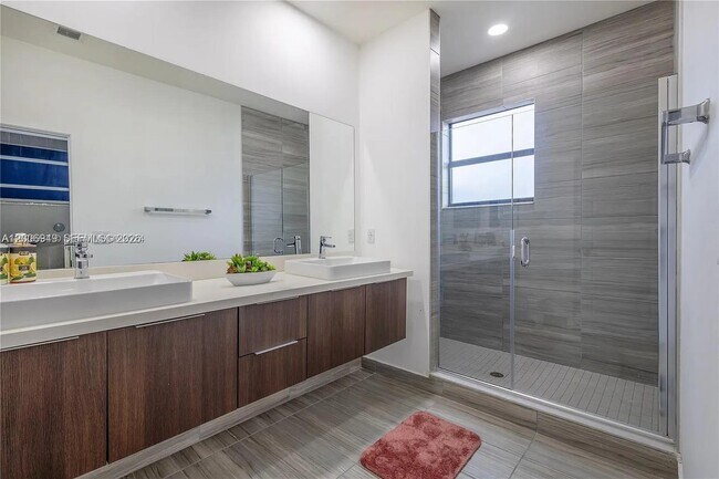 Building Photo - Northwest 103rd Place, Doral, FL 33178 - 4 BR 3 BA townhouse