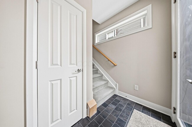 Building Photo - 567 Lathrop St