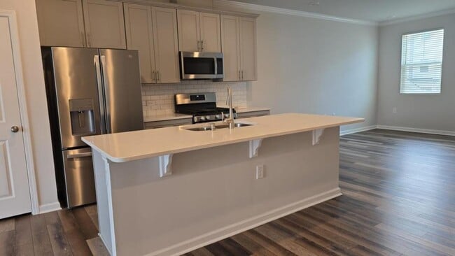 Building Photo - 652 Gimari Dr
