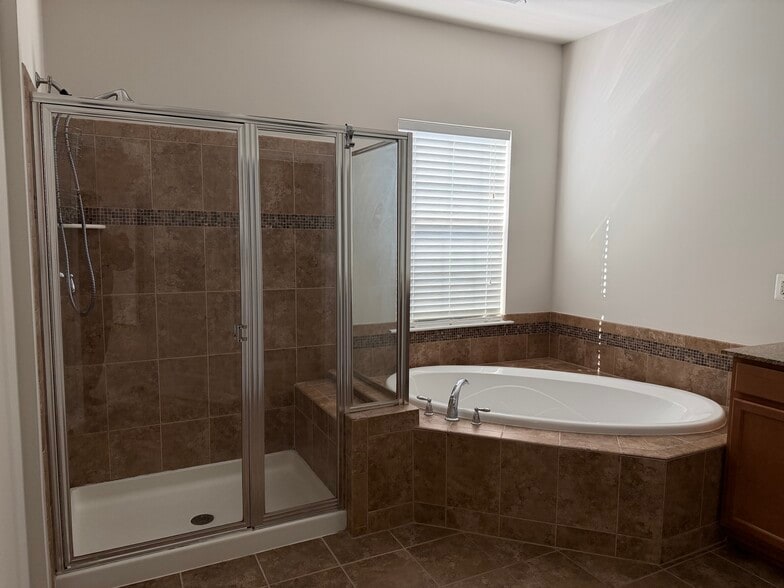 Building Photo - 45903 Peach Oak Terrace