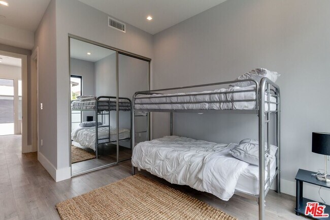 Building Photo - 4830 1/2 Pickford St