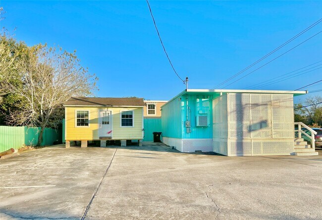 Building Photo - 927 27th St