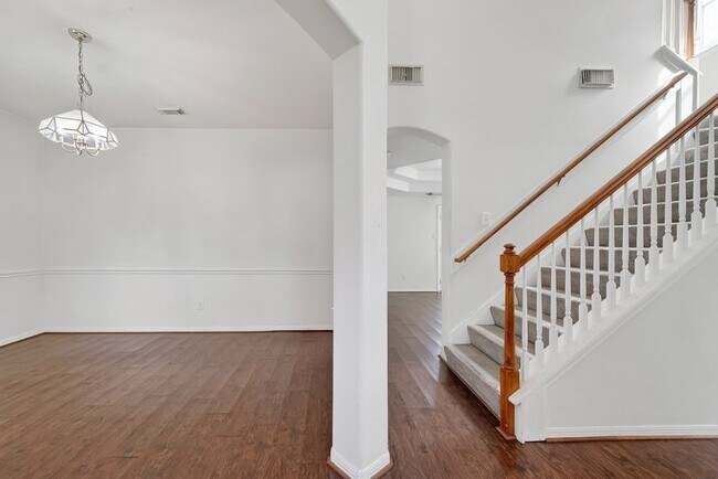 Building Photo - 15903 Timber Chase Dr