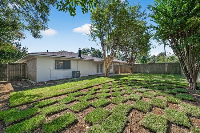 Building Photo - 802 Cascade Creek Dr