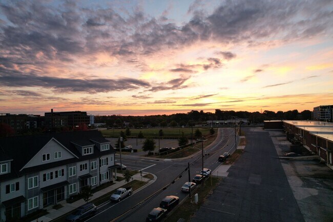 Building Photo - 215 Freeland Ln