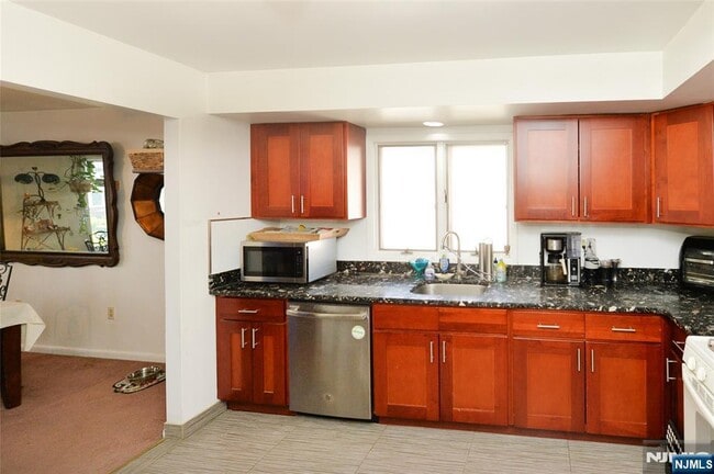 Building Photo - 23 Kinzley St
