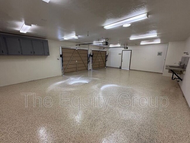 Building Photo - 2322 E Vassar Dr