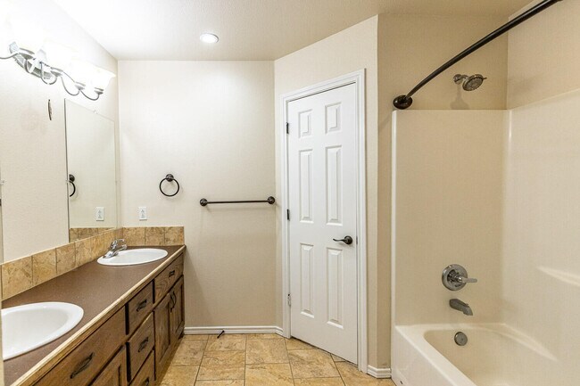 Building Photo - 811 11th St