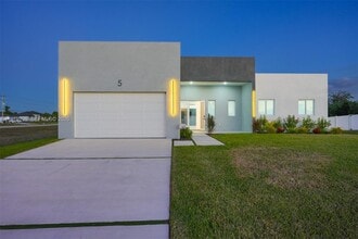 Building Photo - 5 SW 26th Pl