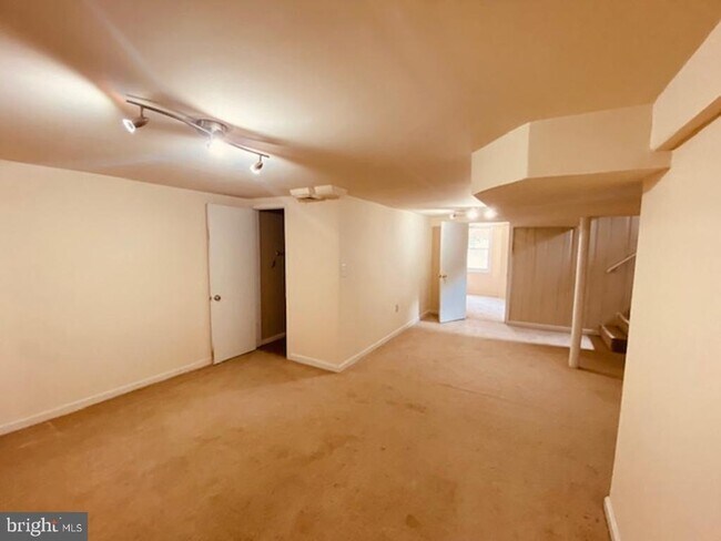 Building Photo - 4418 Ives St