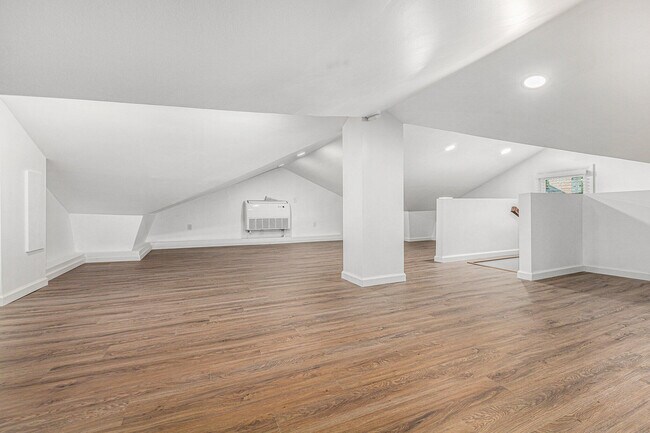 Building Photo - 1208 Olivia Ave