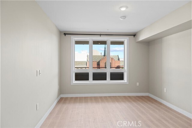 Building Photo - 39 S Los Robles Ave