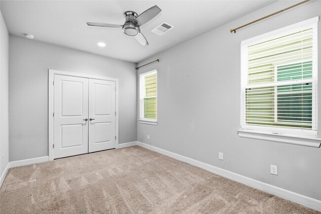 Building Photo - 1007 W 17th St