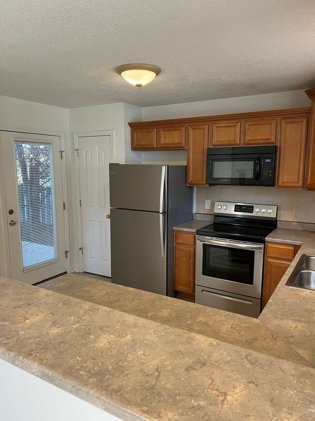 Building Photo - 203 Clusters Cir