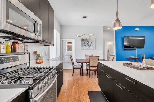 Building Photo - 5021 Nichols St