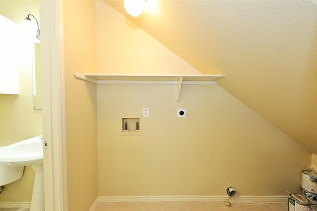 Building Photo - 8911 McPherson Rd