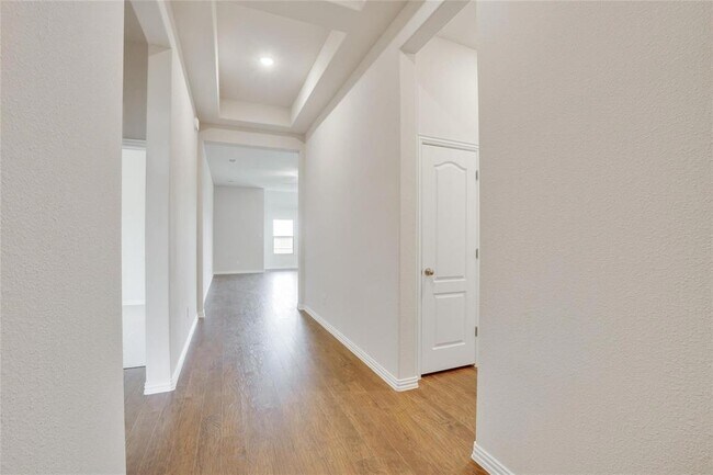 Building Photo - 16625 Hidden Cove Dr