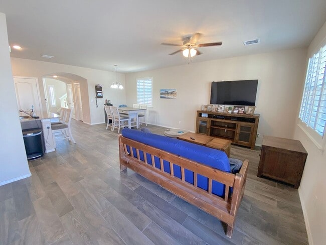 Building Photo - Gorgeous 4bed/3.5bath with 2 Master Bedrooms!