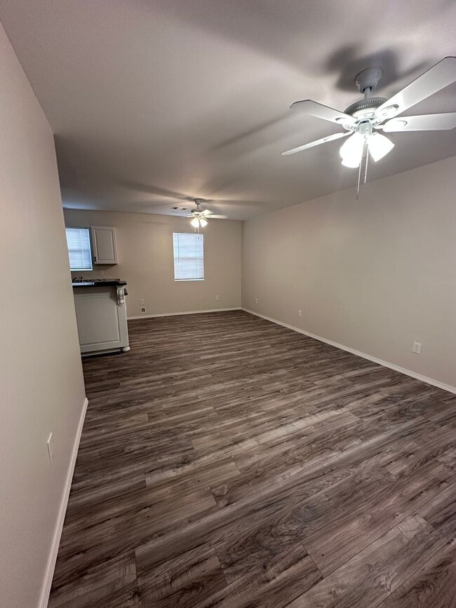 Building Photo - 3 bed 2 bath Country Amarillo Home