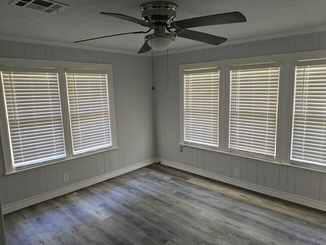 Building Photo - Cline St