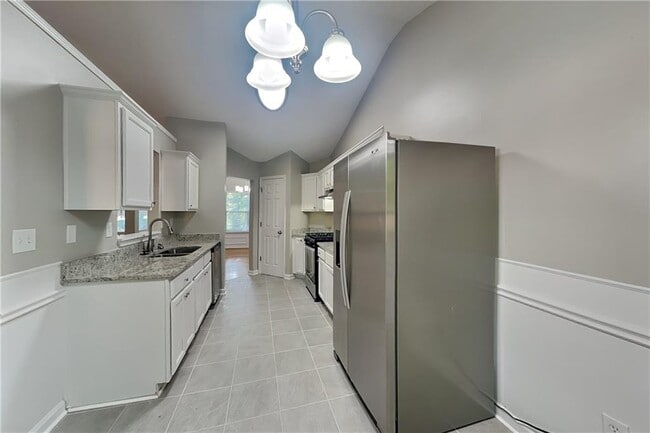 Building Photo - 5039 Wesleyan Dr